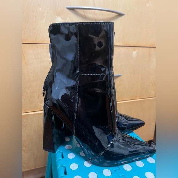 Black boots - Picture 4 of 4